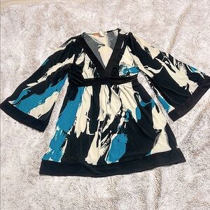 Abstract patterned top with bell sleeves